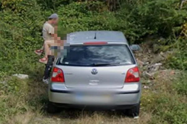 ▲▼葡萄牙一對男女在路邊激情野戰，被Google街景車拍下。（圖／翻攝Google Maps）