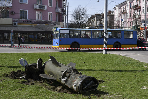 ▲▼烏克蘭東部的克拉莫托斯克火車站（Kramatorsk）遭到圓點-U （Tochka-U）火箭彈襲擊。（圖／達志影像／美聯社）