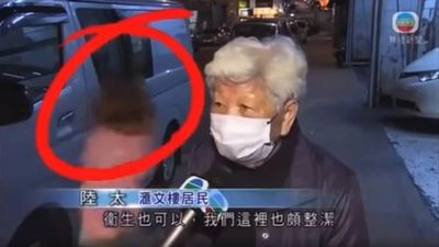 香港新聞疑出現靈異畫面！粉衣女「人變透明」閃現至遠方