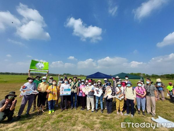 ▲台南市野鳥學會上午在台南歸仁區台糖沙崙農場，舉辦「環頸雉西瓜節」活動，獲民眾以實際行動支持友善耕作，100顆西瓜全數售罄。（圖／記者林悅翻攝，下同）