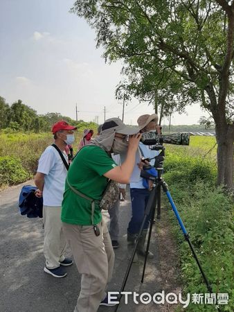 ▲台南市野鳥學會上午在台南歸仁區台糖沙崙農場，舉辦「環頸雉西瓜節」活動，獲民眾以實際行動支持友善耕作，100顆西瓜全數售罄。（圖／記者林悅翻攝，下同）