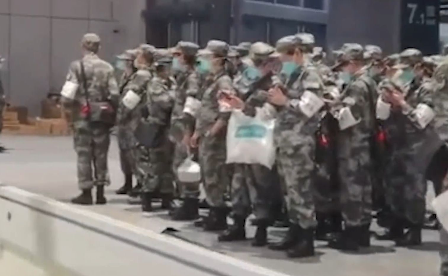 ▲▼解放軍抵達上海。（圖／翻攝微博）