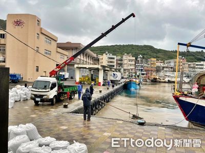 日本火山浮石海漂入漁港　新北攜手漁會已打撈500噸