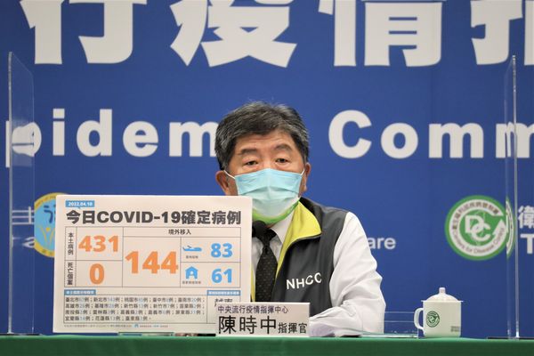 Re: [新聞] 台灣很難「日增1萬本土」　醫揭原因