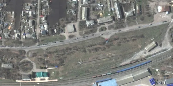 ▲▼拍攝於8日的衛星圖像顯示，俄羅斯軍事車隊正向南前往頓巴斯地區。（圖／路透）