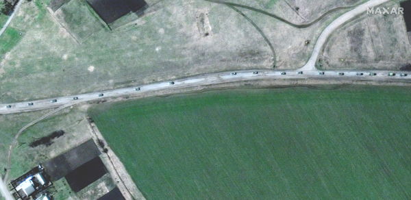 ▲▼拍攝於8日的衛星圖像顯示，俄羅斯軍事車隊正向南前往頓巴斯地區。（圖／路透）