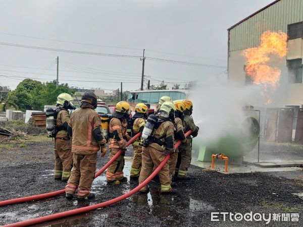 ▲台南市消防局4月11日至20日止，共計20梯次，每天分2梯次，為期10天，於消防局新化訓練中心，辦理整合型救災安全訓練。（圖／記者林悅翻攝，下同）