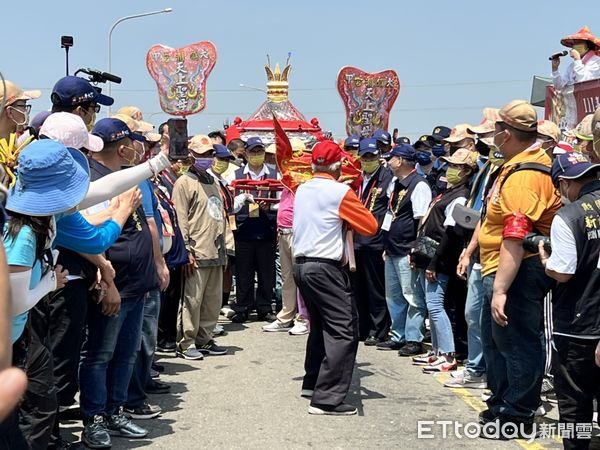 ▲▼ 大甲媽祖繞境11日來到嘉義縣新港鄉 。（圖／記者翁伊森攝）