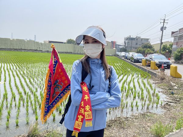 ▲▼宇珊參加大甲媽祖遶境。（圖／UV100 提供）