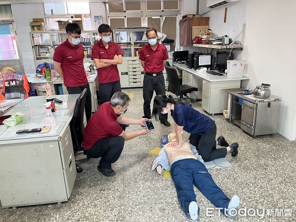 ▲台南市消防局第七大隊，2021年成功救回11名OHCA患者，讓患者健康走出醫院，更持續精進救護抜術。（圖／記者林悅翻攝，下同）
