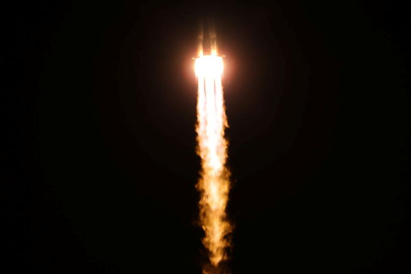 ▲▼2022年3月18日，俄羅斯聯盟號MS-21太空船（The Soyuz MS-21）從拜科努爾發射場（Baikonur Cosmodrome）啟程前往國際太空站。（圖／路透）