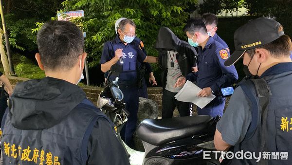 ▲▼蘇男騎車載著多包毒品，遇警方拒檢逃逸，在加油站前被警方連開4槍示警。（圖／記者游宗樺攝）