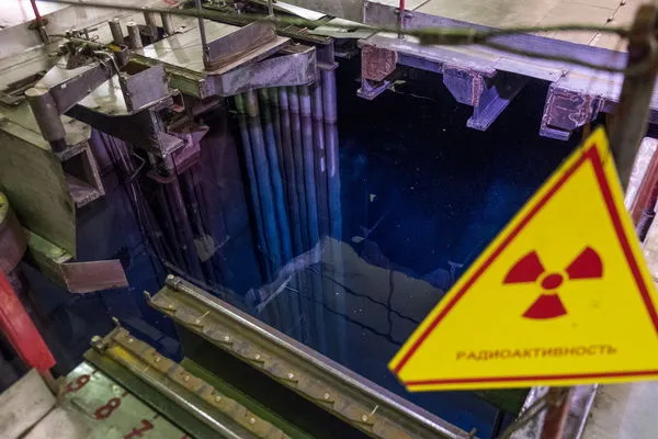 ▲▼圖為烏克蘭車諾比核電廠2017年5月工程師檢查ISF-1濕式中期貯存設施。（圖／路透）