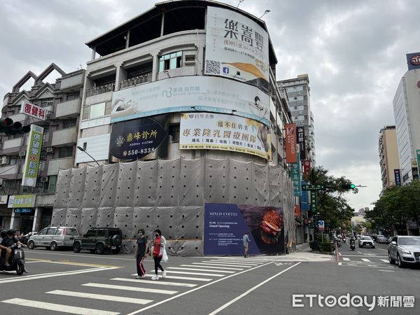 ▲▼裕誠路,高雄,餐飲一條街,店面,群聚,透天店面,租金,信義房屋。（圖／記者陳建宇攝）