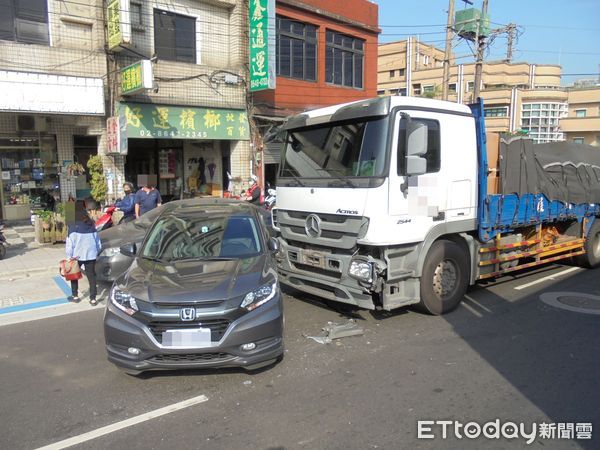 ▲▼ 汐止車禍 。（圖／記者黃宥寧翻攝）