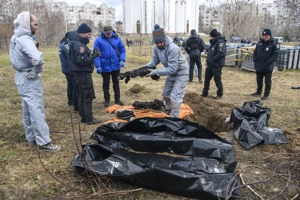 ▲▼俄軍撤離基輔地區，到處都是死屍。（圖／達志影像／美聯社）