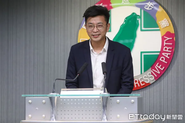 ▲民進黨中常會後記者會，發言人周江杰續任。（圖／記者林敬旻攝）