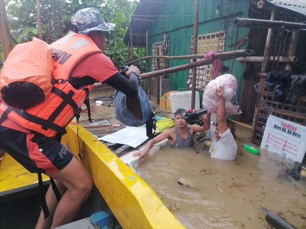 ▲▼梅姬颱風在菲律賓造成連日暴雨，中部、東南部多地傳出淹水災情。（圖／路透）