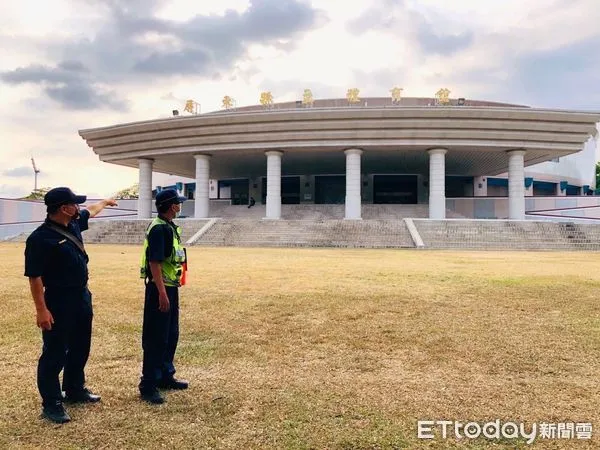 ▲屏東警分局員警現場會勘             。（圖／記者陳崑福翻攝，下同）