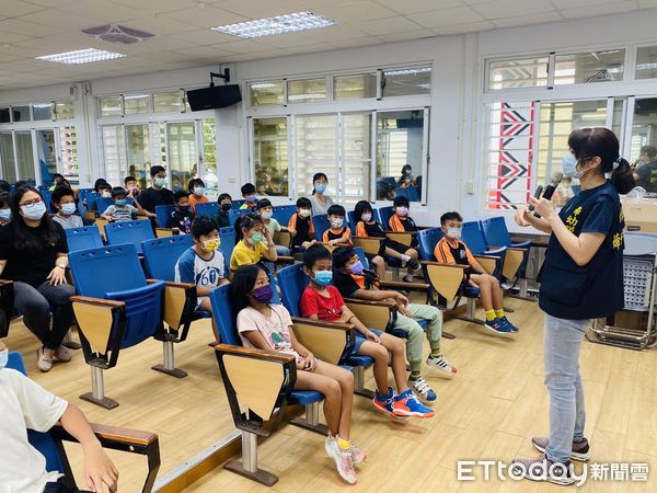 ▲台東縣警察局婦幼警察隊，前進離島校園巡迴宣導。（圖／記者楊漢聲翻攝）