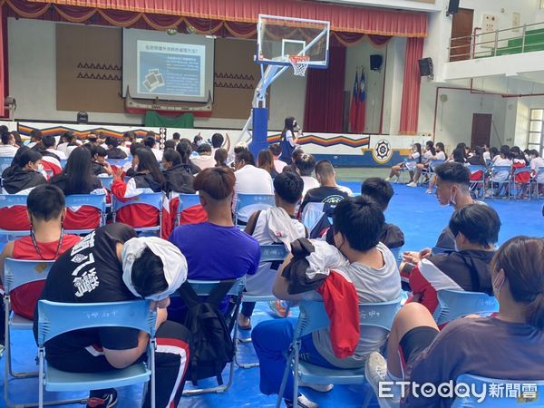 ▲台東縣警察局婦幼警察隊，前進離島校園巡迴宣導。（圖／記者楊漢聲翻攝）