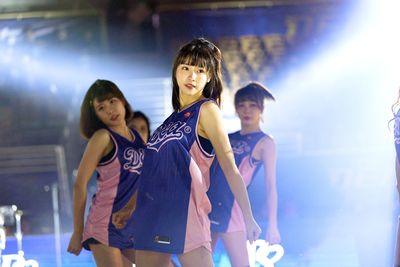 女神峮峮領軍！PS女孩成T1最強啦啦隊　電豹女也超吸睛