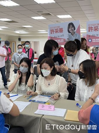 ▲▼韓國瑜戰友女兒登記議員初選，最美發言人現身了：高雄需要討公道。（圖／記者吳世龍攝）