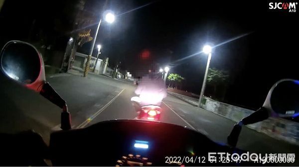 ▲▼溫姓男子日前酒後騎車，因沒戴安全帽遭警盤查，他不但不停車還嗆警說要上班啦，警方還查出他已有3次酒駕的前科，訊後依公共危險罪移送偵辦。（圖／記者吳世龍翻攝）