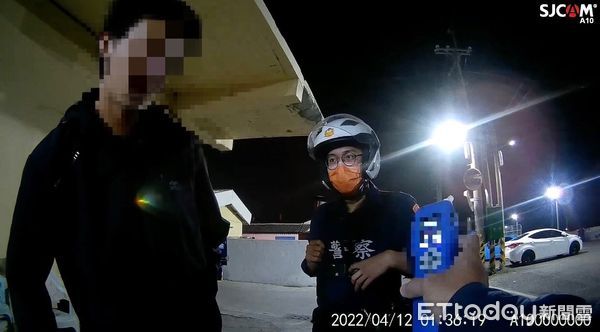 ▲▼溫姓男子日前酒後騎車，因沒戴安全帽遭警盤查，他不但不停車還嗆警說要上班啦，警方還查出他已有3次酒駕的前科，訊後依公共危險罪移送偵辦。（圖／記者吳世龍翻攝）