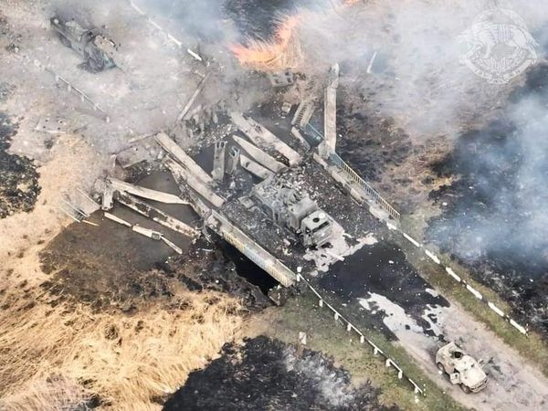 ▲▼烏克蘭軍方最近在哈爾科夫（Kharkiv）地區連橋炸毀了一支俄軍車隊。（圖／翻攝自Facebook／GeneralStaff.ua）