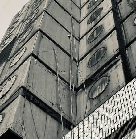 ▲日本東京,中銀膠囊塔。（圖／翻攝自中銀カプセルタワービル(Nakagin Capsule Tower)臉書）