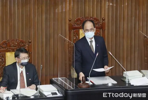 ▲▼立法院院會 三讀「地方民意代表費用支給及村里長事務補助費補助條例」修正草案 敲槌。（圖／記者屠惠剛攝）