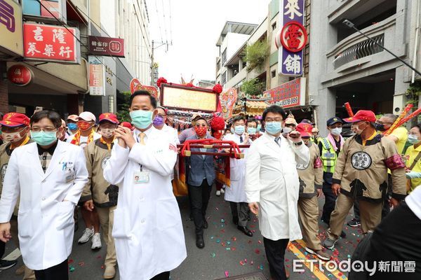 ▲大甲媽祖鑾轎步出彰化城。（圖／縣府提供　記者唐詠絮攝　民眾提供）