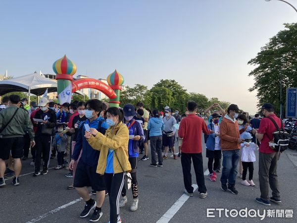 ▲台南市勞工局特別選在16日世界職業安全衛生日前，辦理安平健走活動，希望透過此活動，鼓勵勞工朋友培養良好的運動習慣，以促進身心健康並建立良好工安意識。（圖／記者林悅翻攝，下同）