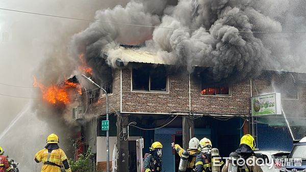 ▲▼高雄火警。（圖／記者吳世龍拍攝）