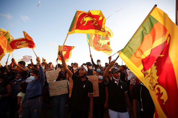 斯里蘭卡股市暫停交易5天！債務危機炸開　向IMF談判求援 | ETtod