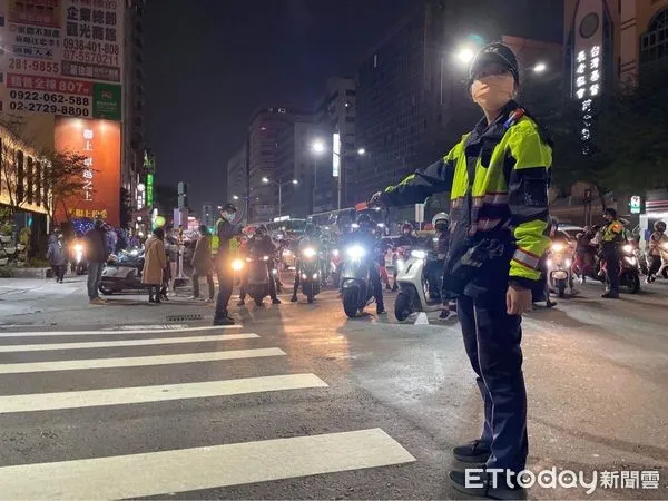 ▲高雄市政府警察局17日宣布，內勤人員也將投保防疫險，由市府經費支出             。（圖／記者吳奕靖翻攝）