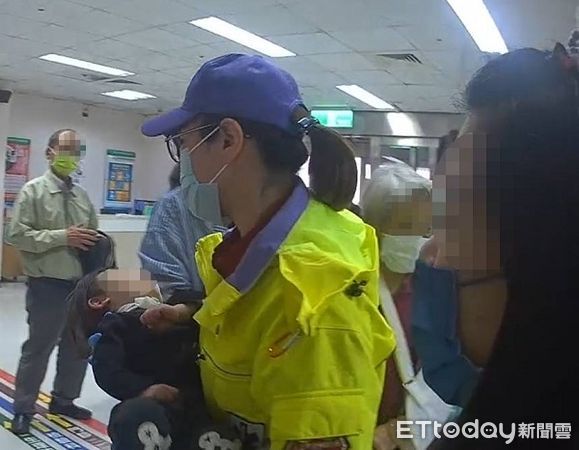 ▲▼女童在醫院緊急救治下狀況獲得穩定。（圖／大園警分局提供）