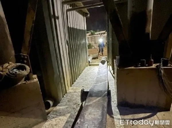 ▲桃園一家砂石公司設暗管排放未經處理重金屬汙泥。（圖／記者楊熾興翻攝）