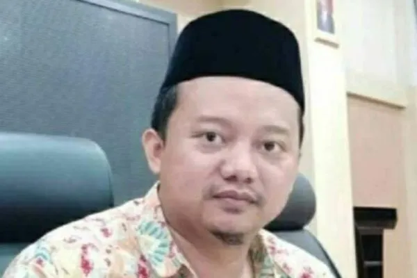 ▲▼印尼校長亨利（Herry Wirawan）性侵13名女學生，被判處死刑。（圖／翻攝推特）