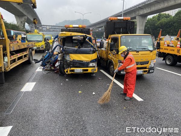 ▲▼國1工程車失控撞上國光客運車，車上33名乘客嚇壞了             。（圖／記者陳以昇翻攝）