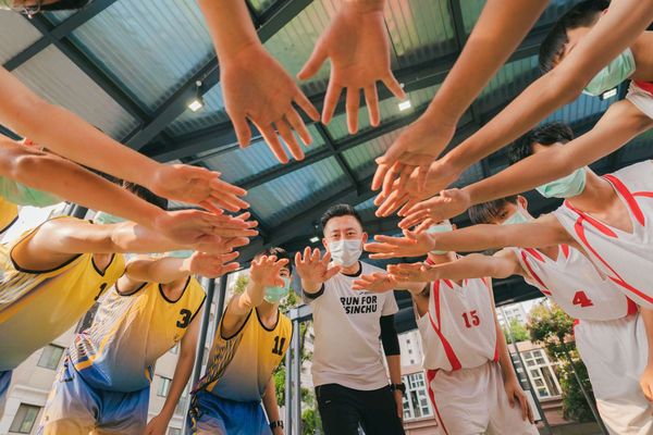 ▲林智堅市長與光武國中學生合影(資料照)。（圖／新竹市政府提供）