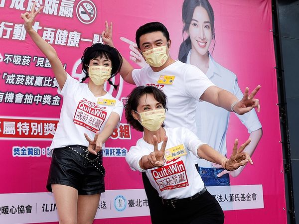 ▲唐玲、李㼈、陳淑麗 台灣大車隊集團「2022戒菸就贏比賽」。（圖／董氏基金會提供）