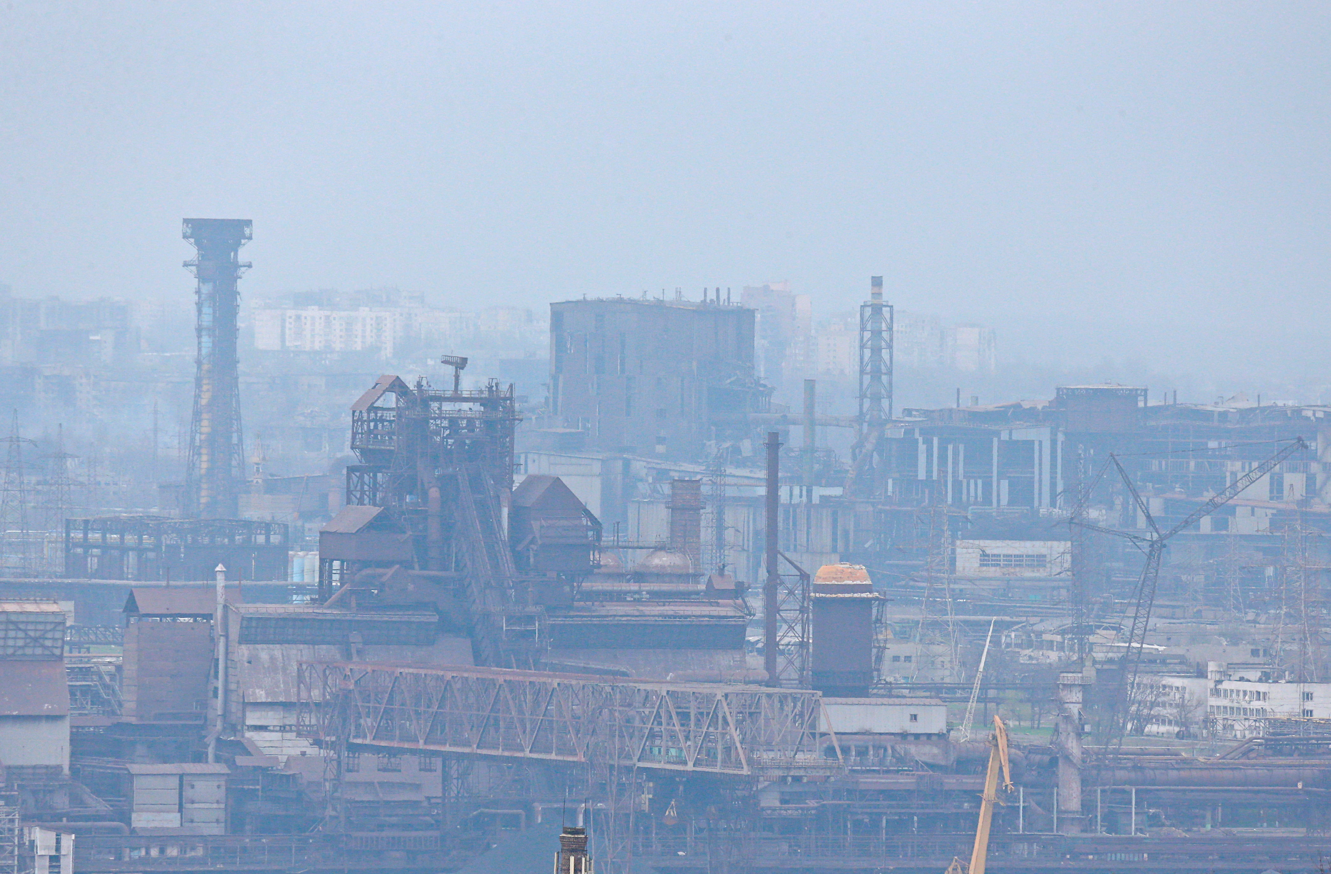 ▲▼馬力波（Mariupol）現況和持續遭到的亞速鋼鐵廠。（圖／路透）