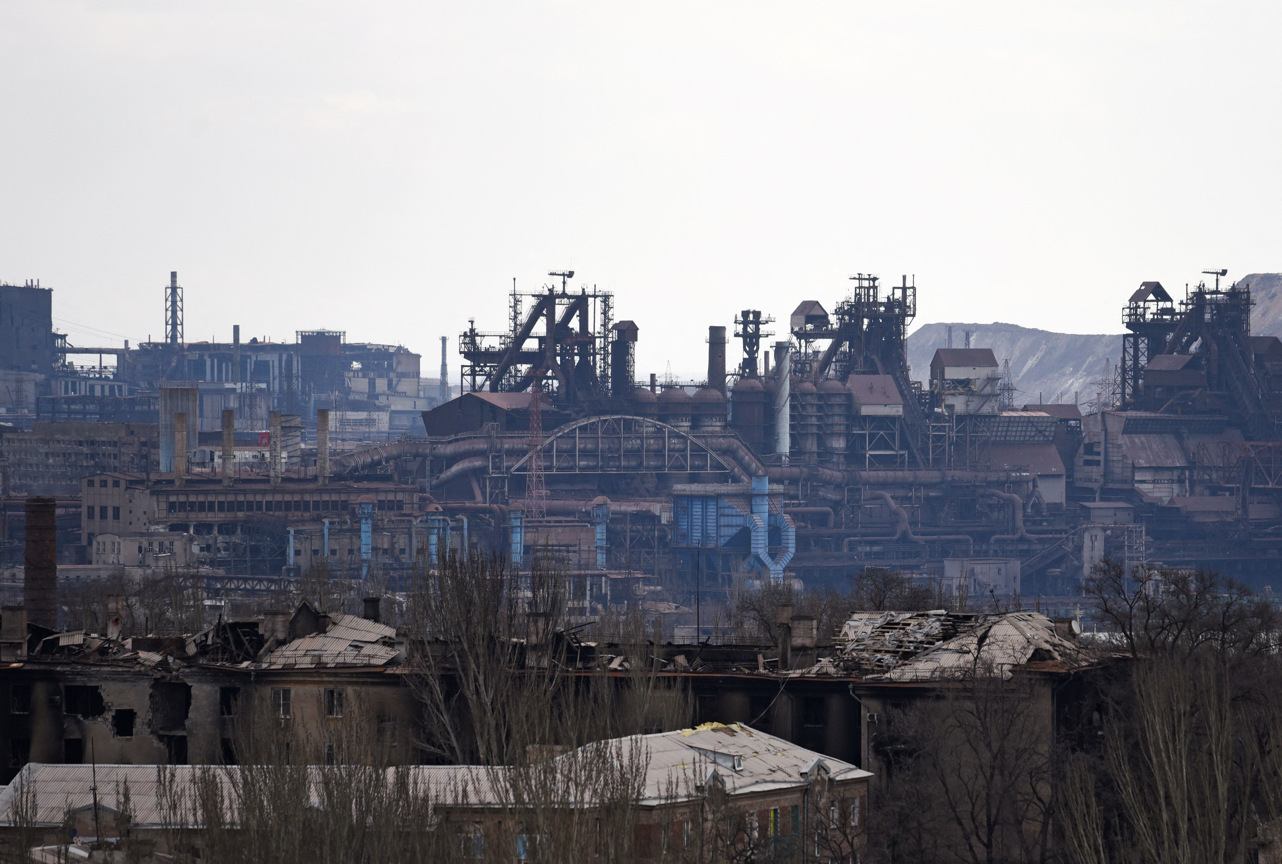 ▲▼烏克蘭南部港城馬力波（Mariupol）的亞速鋼鐵廠（Azovstal）。（圖／路透）