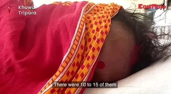 人妻遭15村民集體虐打！　丈夫懷疑被綠強迫嫁「小王」畫面瘋傳。（圖／翻攝自YouTube／EastMojo）