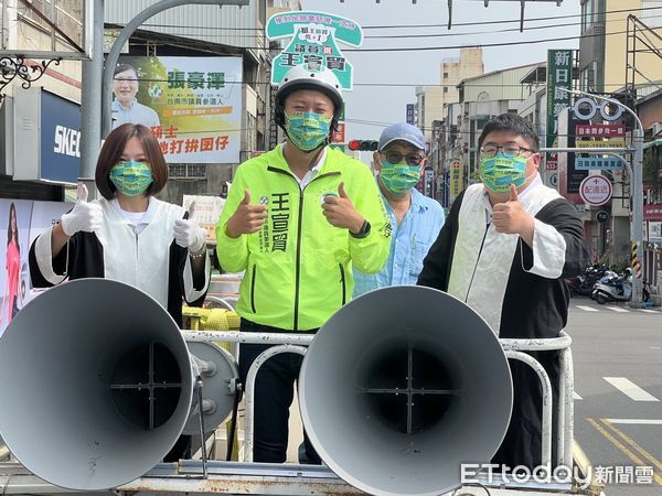 ▲立委蔡易餘及高雄市過初選的「新營女兒」湯詠瑜，2大律師幫王宣貿站台，拉抬最後的聲勢，希望順利通過初選。（圖／記者林悅翻攝，下同）