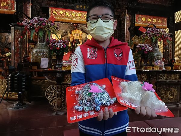 ▲台南市安南區鹿耳門天后宮，於慶讚媽祖聖壽期間，提供平安龜、狀元龜供人乞取。（圖／記者林悅翻攝，下同）