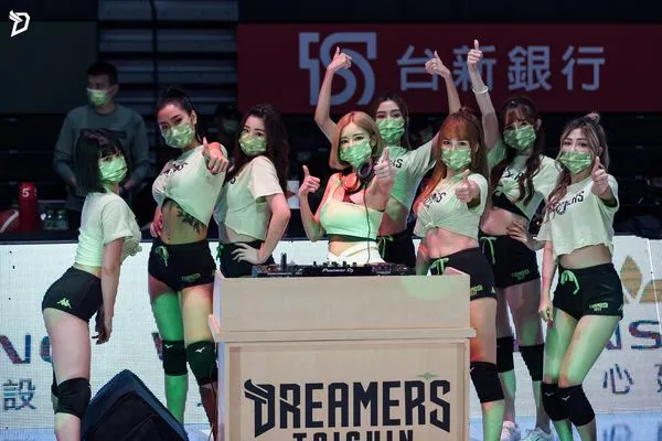 ▲▼台新夢想家再次邀請Formosa Sexy隊員、同時更是亞洲百大女DJ的Cyndi於賽前帶來音樂表演。（圖／台新夢想家提供）