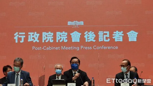 ▲▼行政院發言人羅秉成21日主持行政院會後記者會。（圖／記者陳家祥攝）